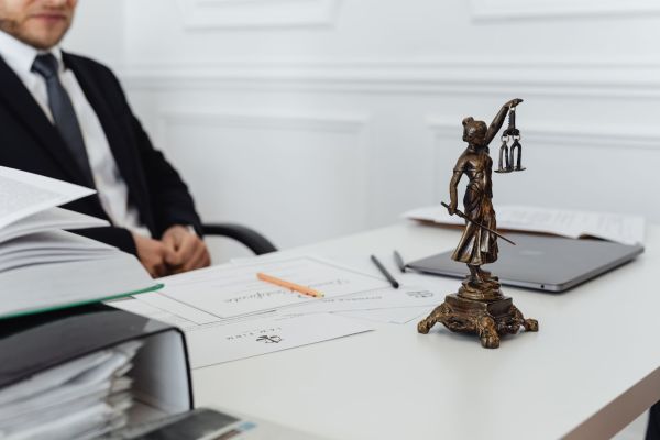 How Can UK Businesses Navigate Legal Risks?